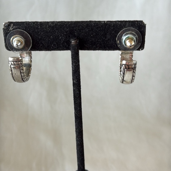 Vintage Monet Silver Cable Rope Edge Hoop Earrings w/ Faux Topaz Tortoise Inlay - Picture 3 of 12